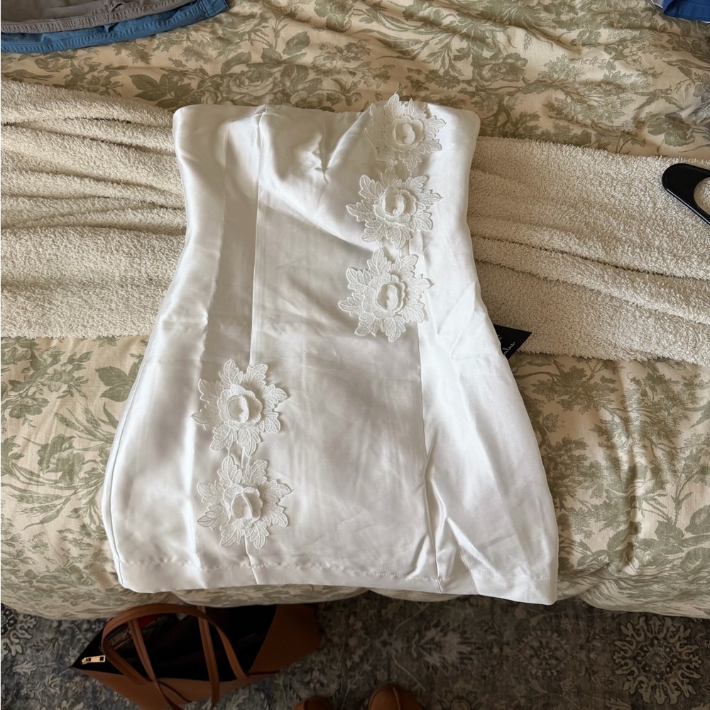 Lulu's White 3D Appliqué Floral Strapless Mini Dress